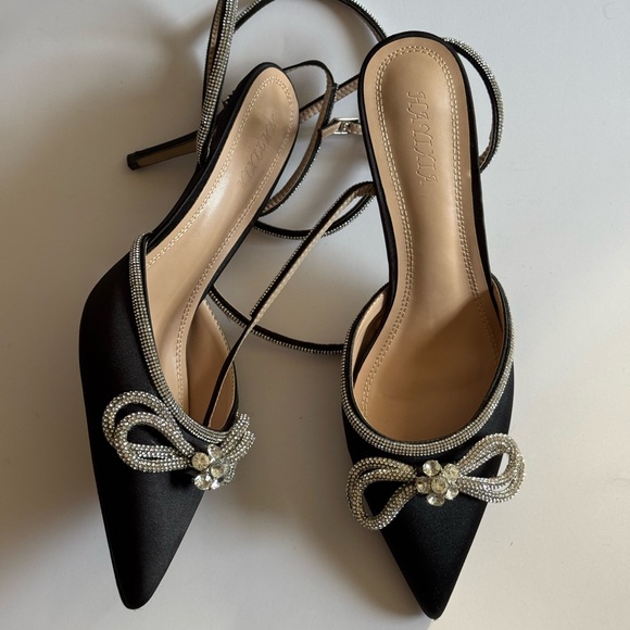 Bow heels. Satin finish. Size 10. - Picture 11 of 13